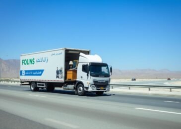شاحنة نقل أثاث الرياض إلى الباحة على الطريق السريع