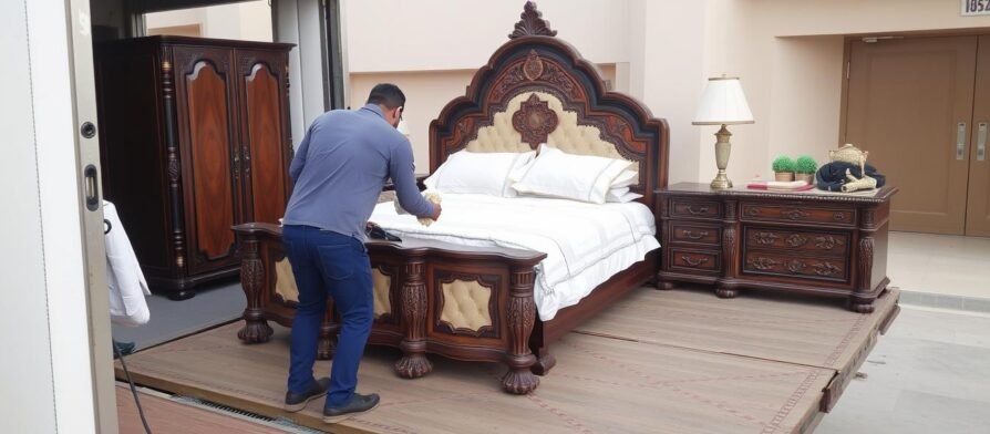 فريق متخصص ينقل غرفة نوم تركية فاخرة في جدة