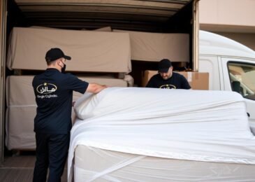 فريق محترف يقوم بخدمة نقل أثاث بجدة بعناية فائقة