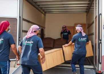 فريق نقل عفش بجدة من الشركة العربية يقوم بنقل أثاث منزلي