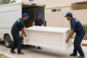 فريق متخصص في نقل الأثاث بأسعار منافسة يعمل بتناغم وكفاءة فريق متخصص في نقل الأثاث بأسعار منافسة يعمل بتناغم وكفاءة